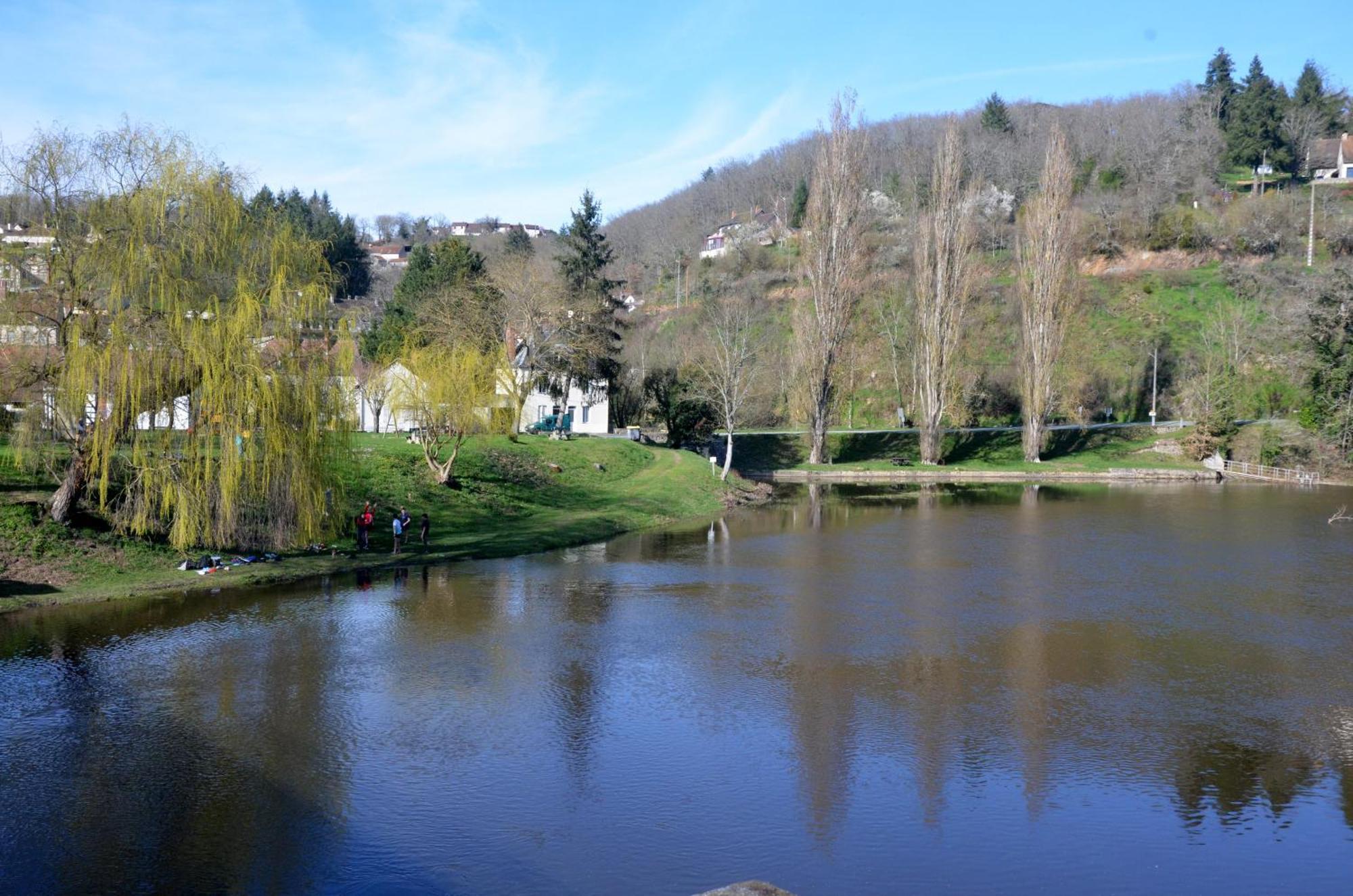 Studio "Au Bord De L'Eau" 2 Chambon-sur-Voueize Exterior photo